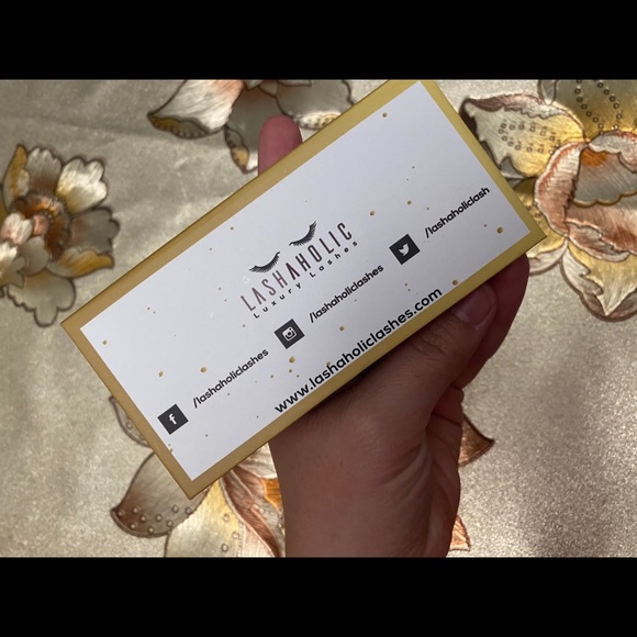 Lashes - Picture 5 of 5